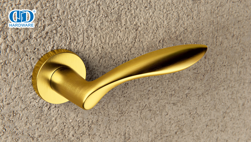 هل مقابض الأبواب تناسب جميع الأبواب؟