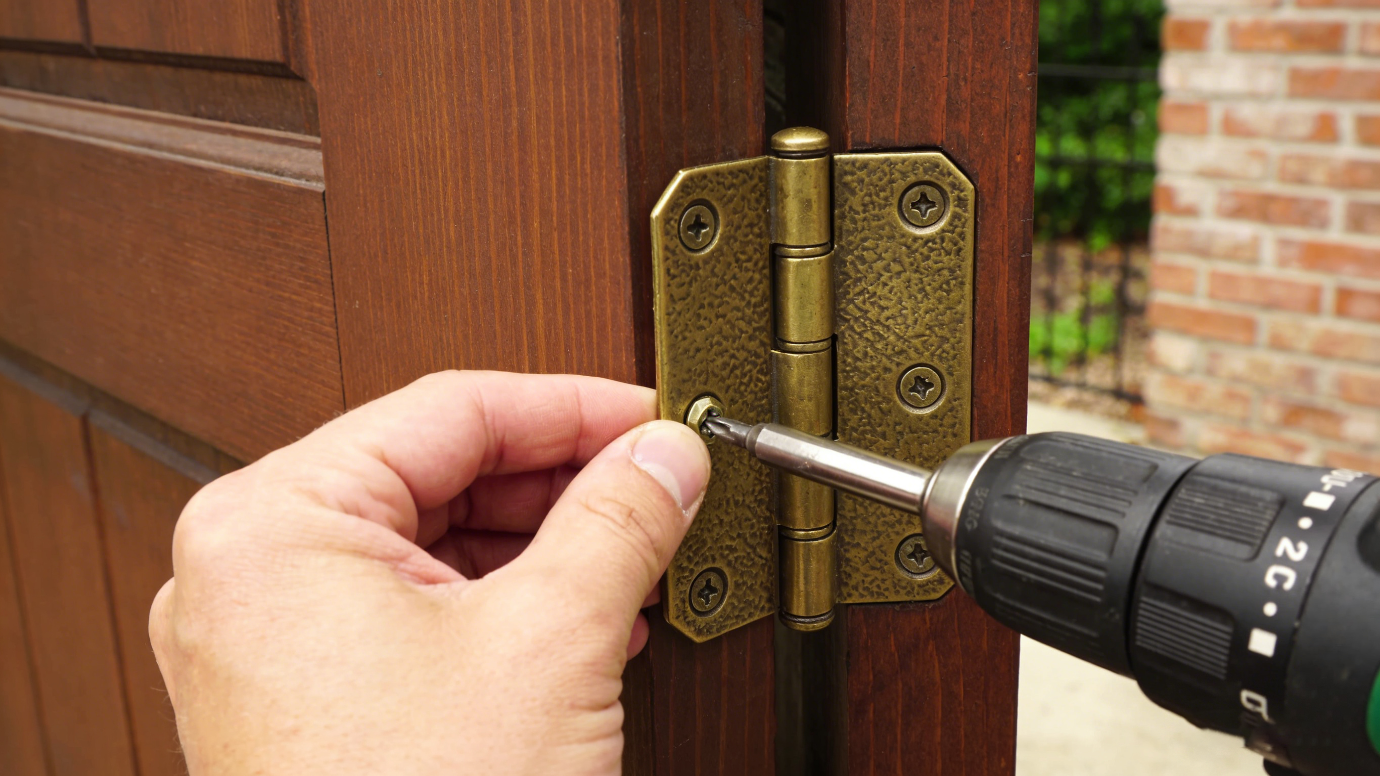 مفصلات الأبواب الخارجية