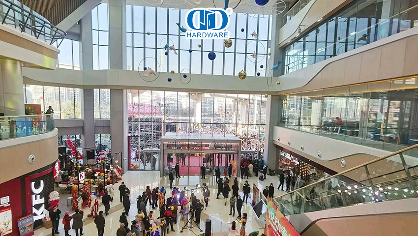 أجهزة الباب للباب التجاري