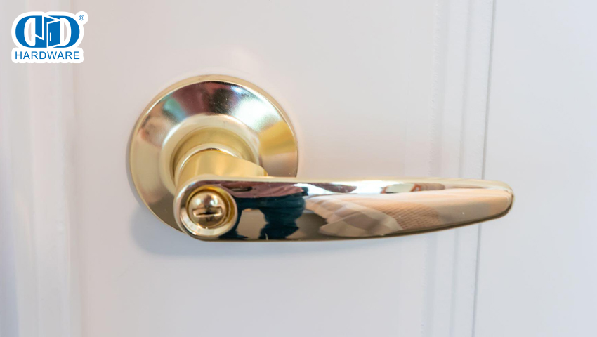 لماذا يفوق الفولاذ المقاوم للصدأ النحاس والزنك والألومنيوم في المناطق ذات العبور العالية